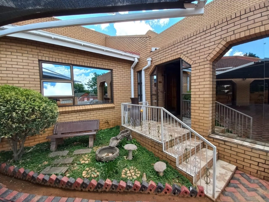 4 Bedroom Property for Sale in Ficksburg Free State